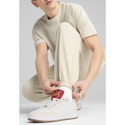 Spodnie dresowe unisex Essentials Elevated PUMA Alpine Snow White. Białe spodnie dresowe Puma, s, bez wzorów, z dresówki, trekkingowe. W wyprzedaży za 179.00 zł.