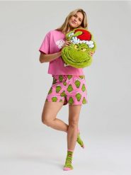 Bawełniana piżama dwuczęściowa Grinch - różowy. Czerwone piżamy Sinsay, bez wzorów, z bawełny, bez ramiączek. Za 39.99 zł.