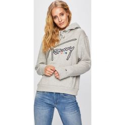 Tommy Jeans - Bluza. Szare bluzy Tommy Jeans, l, z aplikacjami, z bawełny, z kapturem. W wyprzedaży za 259.90 zł.