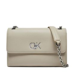 Torebka Calvin Klein. Torebki klasyczne Calvin Klein, bez wzorów, bez dodatków. Za 749.99 zł.