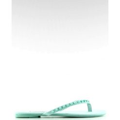 Niebieskie Japonki z piramidkowymi ćwiekami DD26 Blue. Niebieskie klapki ButyModne, bez wzorów, bez obcasa. Za 58.90 zł.