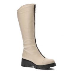 Beżowe Kozaki Simen Modne Wygodne Buty Damskie. Brązowe kozaki Simen, ze skóry, przed kolano, bez obcasa, bez zapięcia. Za 529.00 zł.