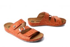 DR. BRINKMANN 700745-62 orange, klapki damskie. Brązowe klapki Dr. Brinkmann, bez wzorów, ze skóry, bez obcasa. Za 230.93 zł.