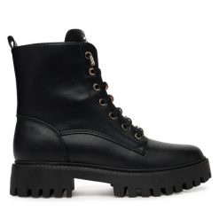 Trapery Guess. Czarne trapery i śniegowce Guess. Za 799.99 zł.