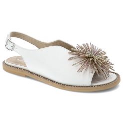 Białe Sandały Chebello Eleganckie Obuwie Damskie. Białe sandały CheBello, z aplikacjami, z materiału, eleganckie, bez obcasa, bez zapięcia. Za 389.00 zł.