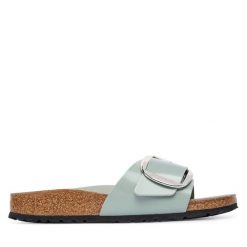 Klapki Birkenstock. Zielone klapki Birkenstock, bez wzorów, bez obcasa. Za 599.99 zł.