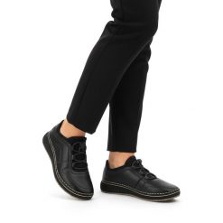 Półbuty damskie Rieker, naturalna skóra licowa wsuwane i na lekkim koturnie, czarne, 50960-00. Czarne półbuty wsuwane Rieker, bez wzorów, ze skóry, bez obcasa, na koturnie, bez zapięcia. Za 349.00 zł.