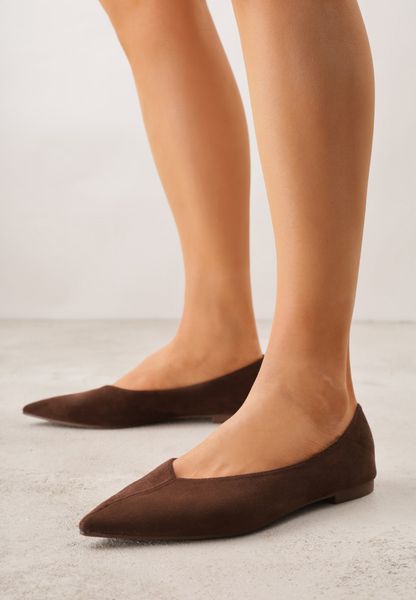 Brązowe Balerinki z Imitacji Zamszu z Noskiem w Szpic Egynome. Brązowe baleriny Born2be, bez wzorów, z jeansu, bez obcasa. Za 79.99 zł.