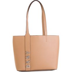 Torebka DKNY - Bedford Lg Tote R83AH641 Latte LAT. Brązowe shopper DKNY, bez wzorów, ze skóry, bez dodatków. W wyprzedaży za 609.00 zł.