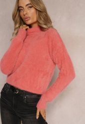 Różowy Dzianinowy Sweter z Dłuższym Włosiem i Półgolfem Christiam. Czerwone swetry Renee, z aplikacjami, z dzianiny, bez ramiączek. Za 59.99 zł.
