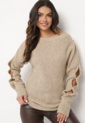 Jasnobeżowy Sweter z Dekoltem w Łódkę i Ozdobnymi Wycięciami z Guzikami przy Rękawach Dorita. Brązowe swetry Born2be, m, bez wzorów, z jeansu, bez ramiączek. Za 89.99 zł.