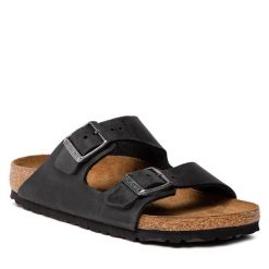 Klapki Birkenstock. Czarne klapki Birkenstock, bez wzorów, bez obcasa. Za 369.99 zł.