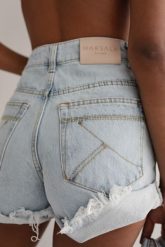 Szorty jeansowe z wysokim stanem w kolorze niebieskim - VANITY BLUE DENIM-XL. Niebieskie szorty Marsala, bez wzorów, z denimu, casualowe, z podwyższonym stanem. Za 299.90 zł.