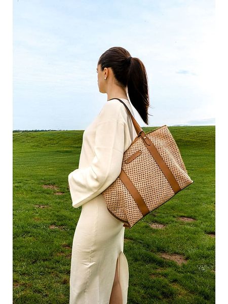 Maison héritage PARIS Skórzana torebka "Elix Paille" w kolorze beżowym - 36 x 30 x 11 cm rozmiar: onesize. Brązowe torby na ramię Maison héritage PARIS, bez wzorów, z materiału, na ramię, bez dodatków. Za 480.90 zł.