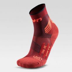 Skarpety do biegania damskie Uyn Run Trail One Socks. Czerwone skarpety Uyn, bez wzorów. Za 109.99 zł.