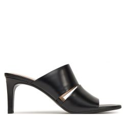 Klapki Calvin Klein. Czarne klapki Calvin Klein, bez wzorów, bez obcasa. Za 409.99 zł.