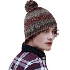 Damska Dzianinowa Czapka Frosty VI. Czarne czapki Regatta, bez wzorów, z dzianiny. Za 38.99 zł.