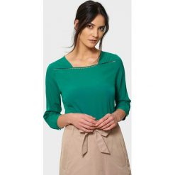 Zielona elegancka bluzka z mereżką. Bluzki marki Greenpoint. Za 29.99 zł.