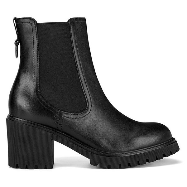 Botki Lasocki. Czarne botki Lasocki, bez wzorów, bez obcasa, na słupku, bez zapięcia. Za 279.99 zł.