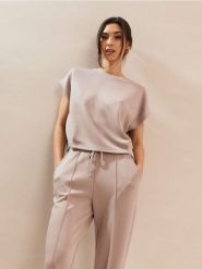Bluza bez rękawów soft touch z dodatkiem wiskozy - kremowy. Białe bluzy Sinsay, l, bez wzorów, z dzianiny, bez kaptura. Za 39.99 zł.