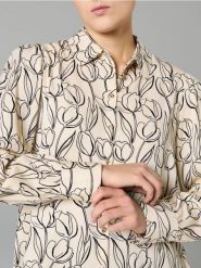 Wiskozowa koszula w kwiaty - Inny. Koszule Sinsay, l, bez wzorów, z wiskozy, bez kołnierzyka, bez ramiączek. Za 39.99 zł.