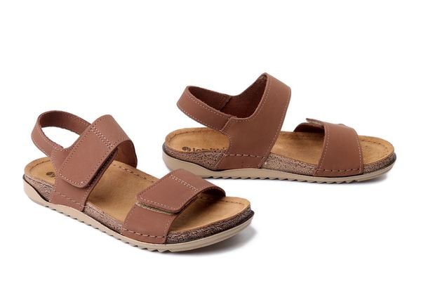 INBLU AA-01KU 021 camel, sandały damskie. Brązowe sandały Inblu, bez wzorów, ze skóry, bez obcasa, bez zapięcia. Za 107.91 zł.