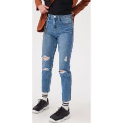 Jeansy straight z łańcuchem - Niebieski. Niebieskie jeansy Sinsay, bez wzorów. Za 89.99 zł.