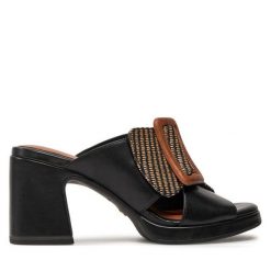 Klapki Tamaris. Brązowe klapki Tamaris, bez wzorów, bez obcasa. Za 209.99 zł.