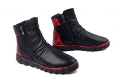 MANITU 990534-04 rot, botki damskie. Czarne botki Manitu, bez wzorów, bez obcasa, bez zapięcia. Za 352.67 zł.