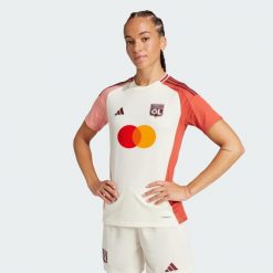 Koszulka Olympique Lyonnais 24/25 Third. Białe bluzki Adidas, xl, bez wzorów, z materiału, sportowe, bez kołnierzyka, bez ramiączek. Za 449.00 zł.