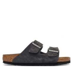 Klapki Birkenstock. Szare klapki Birkenstock, bez wzorów, bez obcasa. Za 509.99 zł.