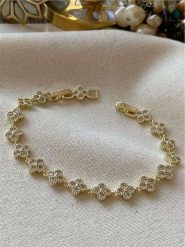 Luseera Pozłacana bransoletka z elementami ozdobnymi rozmiar: onesize. Żółte bransoletki Luseera, z cyrkonią, pozłacane. Za 65.99 zł.