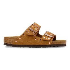 BIRKENSTOCK Arizona Rivet LEVE Mink Klapki damskie. Brązowe klapki Birkenstock, z aplikacjami, z zamszu, bez obcasa. Za 599.99 zł.