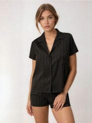 Piżama dwuczęściowa w paski - czarny. Czarne piżamy Sinsay, bez wzorów, bez ramiączek. Za 49.99 zł.