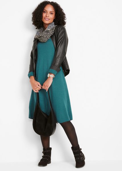 Sukienka dzianinowa poszerzana dołem. Niebieskie sukienki bonprix, bez wzorów, z dzianiny, bez kołnierzyka, bez ramiączek, rozkloszowane. Za 129.99 zł.