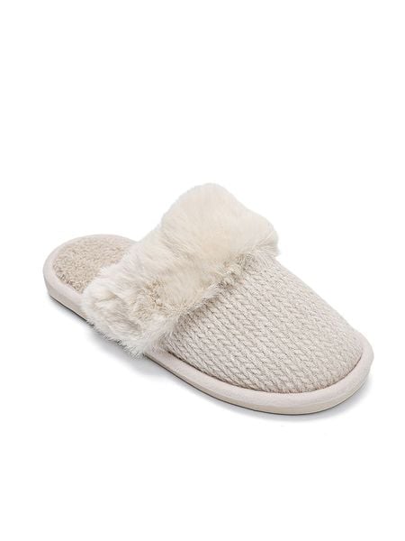 Confly Kapcie w kolorze beżowym rozmiar: 39. Brązowe obuwie domowe Confly, bez wzorów, bez zapięcia. Za 43.68 zł.