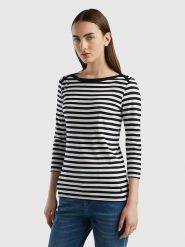 Benetton Koszulka w kolorze czarno-białym rozmiar: XL. Czarne bluzki Benetton, xl, bez wzorów, z bawełny, bez kołnierzyka, bez ramiączek. Za 66.31 zł.