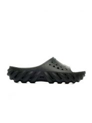 Crocs Klapki "Echo" w kolorze czarnym rozmiar: 39/40. Czarne klapki Crocs, bez wzorów, bez obcasa. Za 158.47 zł.