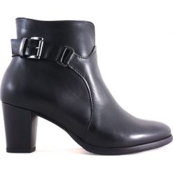 BOTKI DAMSKIE AGA 2584 CZA. Botki AGA, bez wzorów, ze skóry, bez obcasa, bez zapięcia. Za 179.00 zł.