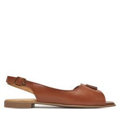 Sandały Lasocki. Brązowe sandały Lasocki, bez wzorów, bez obcasa, na płaskiej podeszwie, bez zapięcia. Za 159.99 zł.