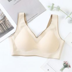 Bezszwowy biustonosz z miękkim wypełnieniem na co dzień i okazje Kyong. Zielone biustonosze Intica, bez wzorów. W wyprzedaży za 79.00 zł.