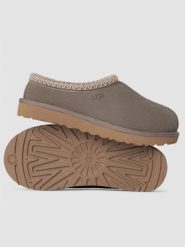 UGG Kapcie "Tasman" w kolorze szarym ze skóry owczej rozmiar: 39. Szare obuwie domowe UGG, bez wzorów, ze skóry, bez zapięcia. Za 483.17 zł.