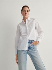 Koszula z ozdobnymi aplikacjami - biały. Białe koszule Reserved, l, z aplikacjami, z bawełny, bez kołnierzyka, bez ramiączek. W wyprzedaży za 79.99 zł.