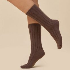 Brązowe skarpetki damskie Gabriella wełna merino 1213. Brązowe skarpety Gabriella, bez wzorów, z elastanu. Za 35.90 zł.