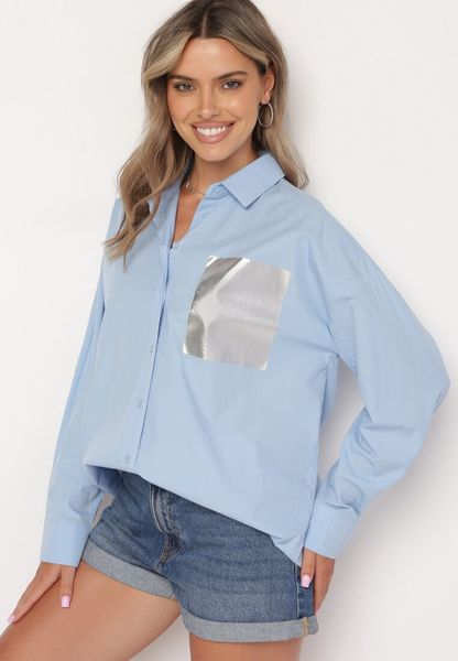 Niebieska Bawełniana Koszula z Metalicznym Nadrukiem Imitującym Kieszeń Nencilla. Niebieskie koszule Born2be, l, bez wzorów, z bawełny, biznesowe, bez kołnierzyka, bez ramiączek. Za 69.99 zł.