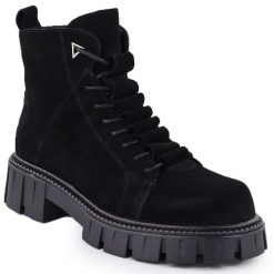 Skórzane botki damskie zamszowe czarne D&A S.Barski Premium Collection JC52-884. Czarne botki S.BARSKI, bez wzorów, ze skóry, bez obcasa, bez zapięcia. Za 299.99 zł.