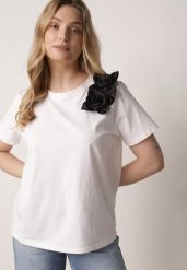 Biało-Czarny Klasyczny T-shirt z Bawełny Zdobiony Aplikacją 3D w Kształcie Kwiatów Noebel. Białe t-shirty Born2be, l, z aplikacjami, z bawełny, bez kołnierzyka, bez ramiączek. Za 59.99 zł.