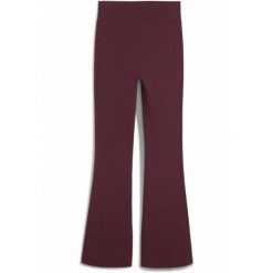 Damskie rozkloszowane legginsy HER z wysokim stanem PUMA Ruby Shimmer Red. Czerwone legginsy Puma, l, bez wzorów, z podwyższonym stanem. Za 159.00 zł.