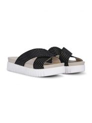 Ilse Jacobsen Klapki w kolorze czarnym rozmiar: 38. Czarne klapki Ilse Jacobsen, bez wzorów, z otwartym noskiem, bez obcasa. Za 78.99 zł.