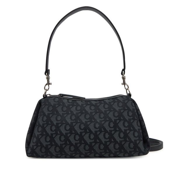 Torebka Calvin Klein Jeans. Czarne torebki klasyczne Calvin Klein Jeans, bez wzorów, z jeansu, bez dodatków. Za 309.99 zł.